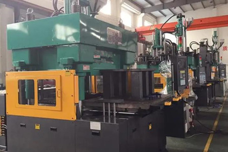 伺服節(jié)能精密注塑機(jī)多少錢一臺(tái)？至少3萬(wàn)元以上！