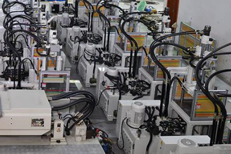 立式注塑機頂針動作異常該如何處理？