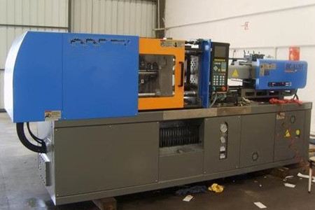 果筐注塑機廠家如何選擇比較好？需重視這些因素！